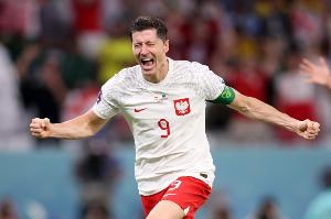 世体：82%的波兰球迷选莱万做队长，18%选泽林斯基