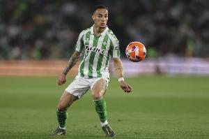 记者：租借+买断或者共同拥有球员所有权，贝蒂斯加紧追求安东尼