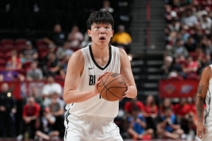 队记：杨瀚森小腿和姚明一样强壮&下肢力量够 但整体力量需提升