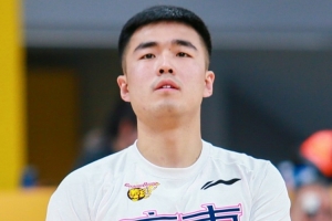 媒体人：张文逸留广东因成长空间 杜锋骂归骂&一直都愿给纠错机会