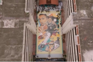 震撼！美媒晒菲律宾一处有着库兹马巨幅画像的篮球场