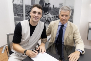 官方：博洛尼亚宣布签下右后卫佐尔泰亚，上赛季在意甲打进6球