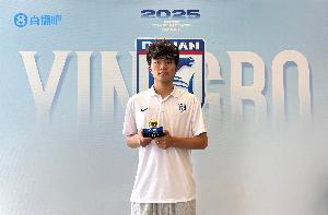 博主：24岁中场吕焯毅今年年初与英博签约三年，合约至27年底到期