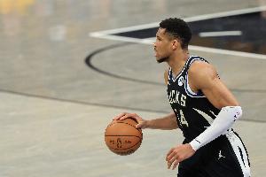 博格丹：字母哥拥有纯粹的运动天赋 你在他面前不能犯错