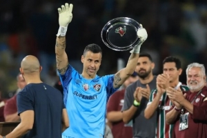 专家：44岁的法比奥打破了希尔顿保持的出场纪录，多么伟大的成就