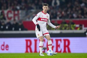 记者：曼联正权衡是否引进新中场，斯蒂勒已被列入红魔的讨论名单