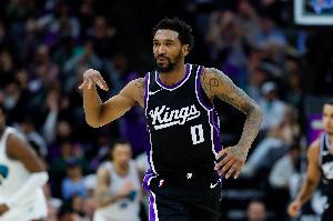 国王记者：球队这几个月一直把蒙克列为可交易 和威少保持着联系