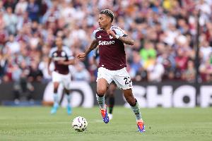 独立报：热刺转攻维拉球员罗杰斯，另有西蒙斯等多个攻击手目标