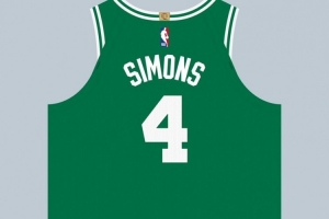 互换东家！安芬尼-西蒙斯在绿军穿4号球衣 队史上一位正是霍勒迪