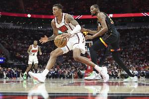 美记：杜兰特或限制贾巴里的发挥 37岁的他出勤率也存疑