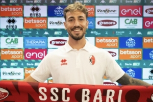 官方：拉齐奥中场卡斯特罗维利回归巴里，签约至2026年