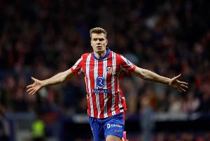 记者：求购狼队前锋拉尔森被拒后，纽卡考虑追求马竞中锋索尔洛特