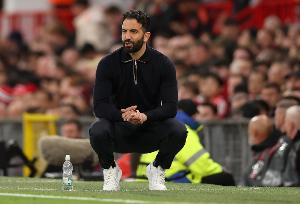 小吧译言家|夏窗倒计时！不会“卖人”的曼联，卡在了重建第一步