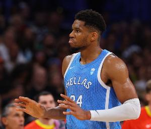 热身赛希腊76-74险胜意大利 字母哥缺席 字母哥兄弟发挥亮眼！