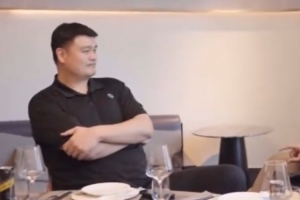 Handsome Young！姚明给库兹马教杨瀚森名字中文发音