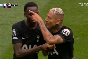 有情绪！理查利森与曼城球员发生争执，被队友拉住后仍喋喋不休