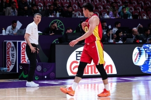 杨毅：之前都骂郭士强打压王俊杰 过了2天就改夸他严格要求年轻人