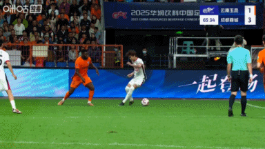 又伤退一人！杨明洋拼抢中受伤，被严鼎皓换下