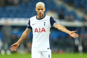 少而精！理查利森上半场成功传球只有3次，但是包括一次助攻