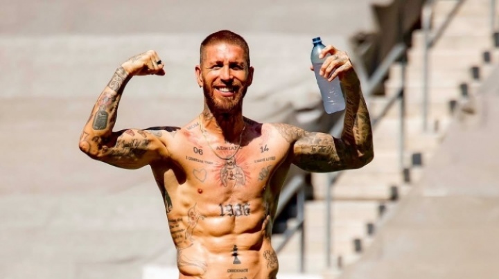 39岁的水爷！拉莫斯晒无敌健美身材，腹肌线条分明&全身健硕无比