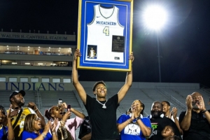 贝利高中4号球衣退役！爵士官方为其送上祝福！