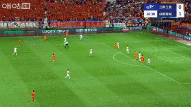 错失良机！玉昆左路传中机会，奥斯卡小禁区线上头球顶偏