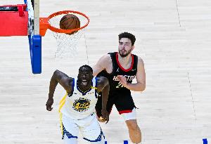 申京说勇士抱怨？霍里：这是年轻球队的标志 他们不懂季后赛判罚