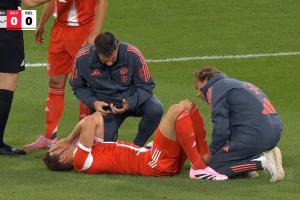 可别受伤！格雷茨卡从身后被撞倒疑似脚踝受伤 队医治疗后仍坚持