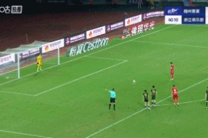 王钰栋手球送点，刘云点射命中！梅州1-0领先浙江！