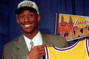 美媒：华纳兄弟正筹拍一部以科比为主题的传记电影