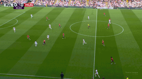 开场真猛！库尼亚开场两脚射门，远射打高+低射中柱