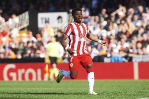 记者：瓦伦西亚商谈租借利兹联边锋拉马扎尼，希望免除租借费