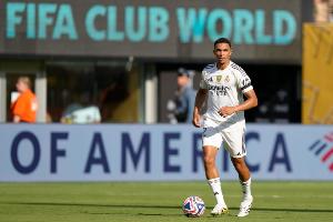 龙赛罗：阿诺德现在不配首发，他要么改变心态要么去坐冷板凳