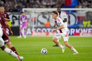 没多要你1分钱！莫顿大放异彩获全场最佳 利物浦仅1500万卖给里昂