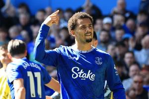 恩迪亚耶打进埃弗顿新球场英超首球，也曾打进古迪逊球场最后一球