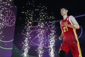 一剑霜寒十四州 生子当如胡金秋