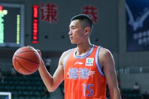 陈林坚已在福建一线队征战13个赛季 常规赛场均14.2分3.5板1.5助