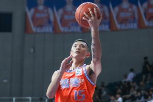 邱彪：联系陈林坚还是想补强三四号位 但要体检过关才能考虑之后