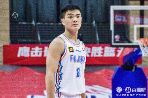 直播吧：福建两年C类合同续约黎伊扬