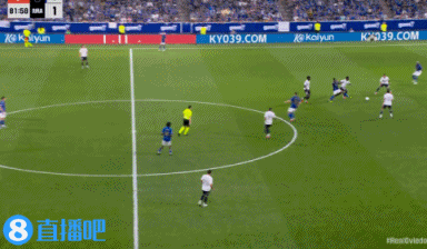 喜感十足！维尼修斯助攻后朝场上骂骂咧咧，姆巴佩赶紧跑来捂他嘴