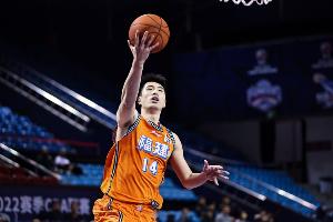 福建男篮目前还剩黄毅超一名顶薪球员 合同还剩一年