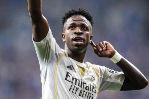 维尼修斯社媒晒照庆祝胜利，姆巴佩点赞评论：BIG 7