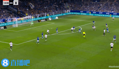 没有点球！马斯坦托诺与防守球员对抗倒地索要点球，裁判未予理会