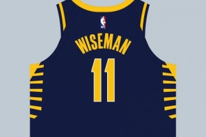 球衣记者：怀斯曼将由13号改穿为11号球衣 队史上一位布鲁斯-布朗