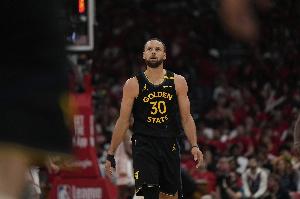 库里谈73胜丢冠：骑勇都应该感激有争冠机会 这是一次很好的教训