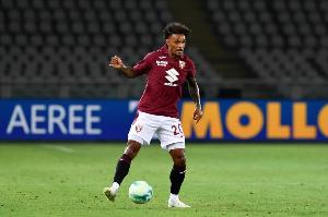 记者：都灵中场拉扎罗愿离队，俱乐部要价约300万欧至500万欧