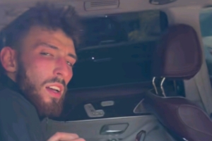 切特在车内偷看豹纹美女跳舞被偷拍&邀请女主来看自己打球