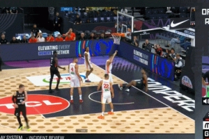 一回合5分！施罗德三分命中 西蒙诺维奇推飞蒂曼被吹违体犯规