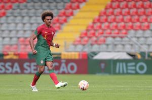 维加：比利亚雷亚尔是一家非常大的俱乐部，这给了我很大的信心