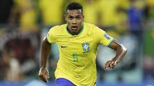 记者：34岁后卫桑德罗小腿肌肉受伤，可能退出本期巴西队